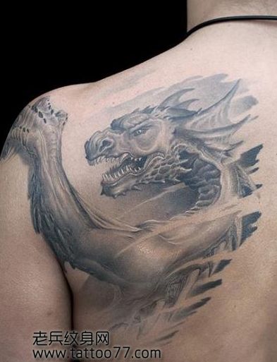一款超酷的背部欧美龙纹身图案