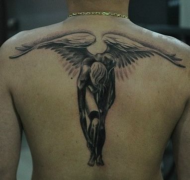 背部帅气流行的天使翅膀纹身图案