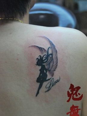 肩部流行好看的天使翅膀纹身图案