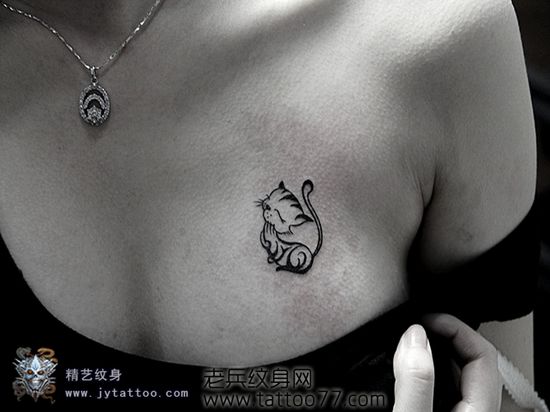 美女胸部可爱的图腾猫咪纹身图案