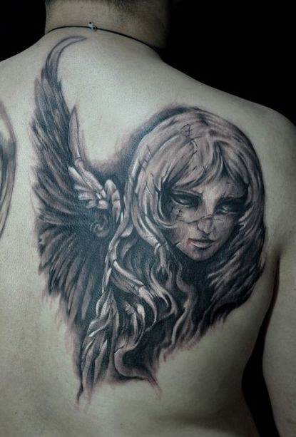 背部经典时尚的天使翅膀纹身图案