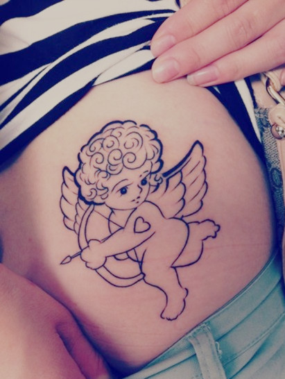 女孩子臀部小天使丘比特纹身图案